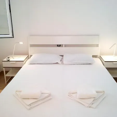 - Comfort One Bedroom H4 *