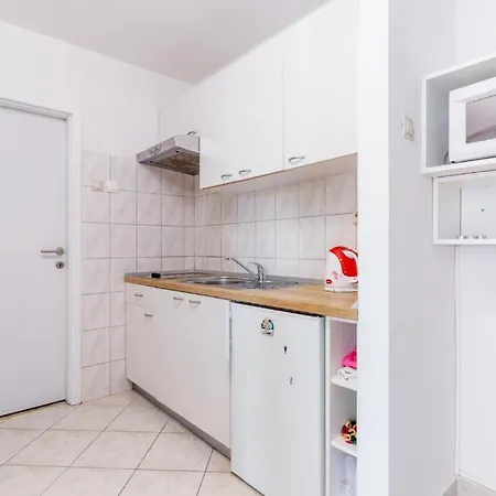 Διαμέρισμα - Comfort One Bedroom H4 Λομπάρδα