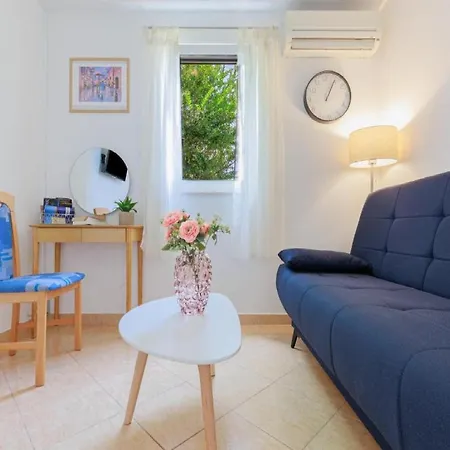 Διαμέρισμα - Comfort One Bedroom H4 Λομπάρδα