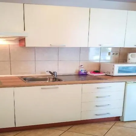 - Comfort One Bedroom H4 *