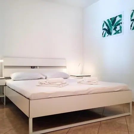 - Comfort One Bedroom H4