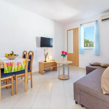 - Comfort One Bedroom H4